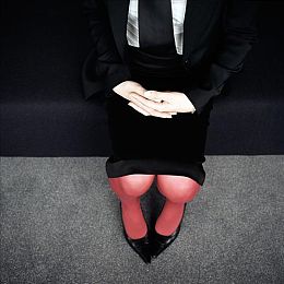 黑人巨坚40Cm大战白女人：种族歧视视频风波，网络监管引关注