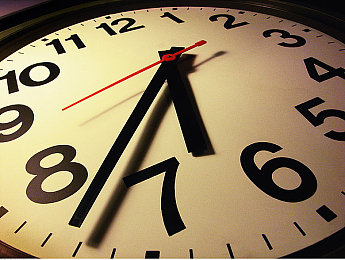 我帮妺妺洗澡忍不住c了她的奶:兄妹洗澡意外,道德底线引发热议-2