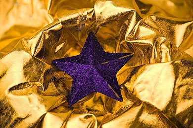 周莹回乡下被爸爸抱回老家：游戏新剧情：周莹回乡泪洒亲情-1