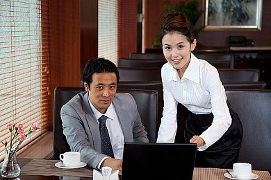 我帮妺妺洗澡忍不住c了她的奶:兄妹洗澡意外,道德底线引发热议-3