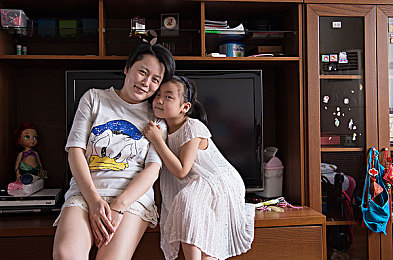 KTV小雪被男站着强啪了:KTV惊魂夜:女子险遭暴力侵犯,安全警钟长鸣-3