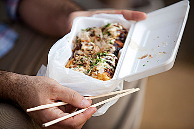 明里紬被邻居侵犯在线观看：深夜惊魂！邻居侵犯引关注，明里紬勇敢维权-1