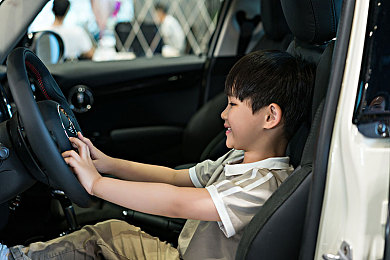 同志维修工外卖快递员：创新融合，职业游戏体验新境界-1