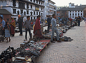 在床上打扑克：床战扑克新潮流，放松益智两不误