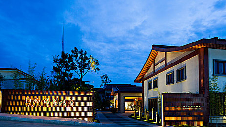 三个小男孩在森林公园猜数字漫画：欢乐周末：猜数字游戏成童趣焦点-2