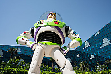 《潜水艇女兵满天星》：潜艇女兵，英勇绽放新时代风采-1