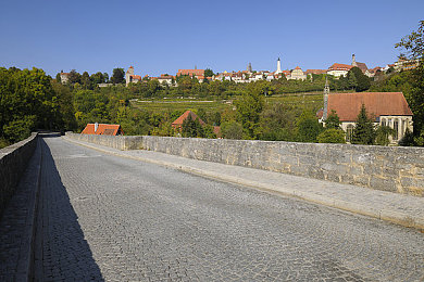 按摩会所勾搭女技师：按摩会所勾搭女技师，权益受损引关注-1