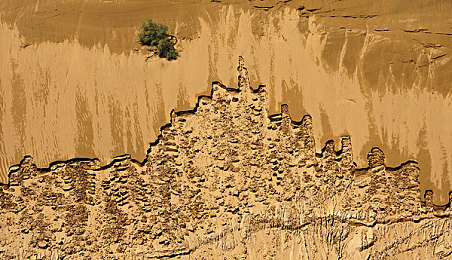 迪丽热巴被c：迪丽热巴敬业态度获赞，公益活动意外事件引关注-1