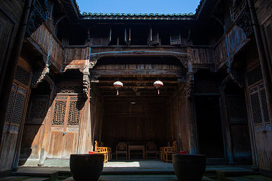 未满十八十八免费无码网站：校园游戏新宠，青春畅游引关注