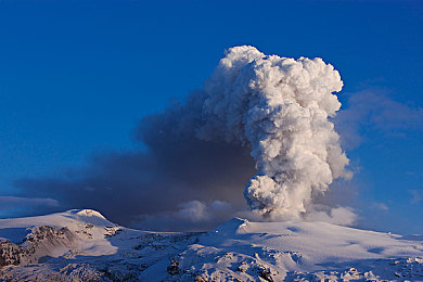 动漫 妓女 得到 巨大 吸:争议动漫涉嫌低俗,正能量何在?-1