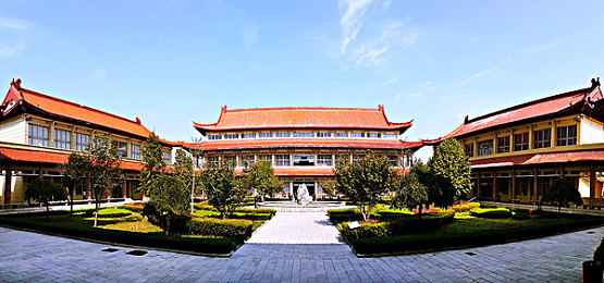 K丅v小伙和服务生囗交:餐厅囗交丑闻:道德底线何在?-2