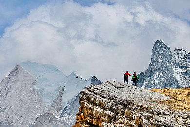 女海王卢珊珊失恋：明星卢珊珊失恋，情感谜团引关注