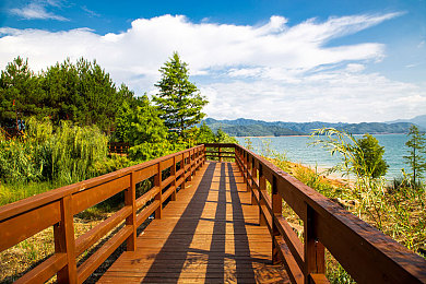 小卖部老周的擎天柱：守护社区，老周小卖部成居民贴心港湾-1