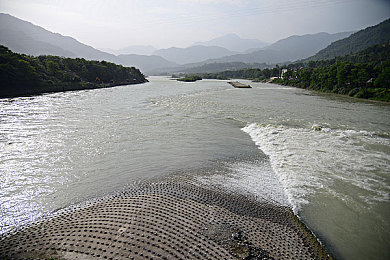 刘玥单挑三黑：直播界新星一敌三，单挑三黑成焦点-1