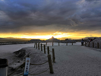 麦乐迪马克斯女超人:神秘女歌手惊艳麦乐迪,一展音乐才华-1