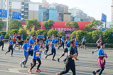 亚洲妇女体内精汇编剧情介绍：亚洲女性生活画卷，细腻情感打动人心-2