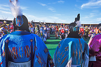 香蕉戳桃子:水果碰撞新体验,轻松游戏乐趣多-2