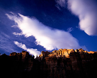黄色软件下载渠道：揭秘游戏下载风险，教你安全游戏不迷路