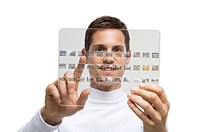 被两个男人3p舒服：浪漫小镇邂逅，情感纠葛引热议-4