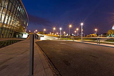 黑人巨坚40Cm大战白女人：种族歧视视频风波，网络监管引关注-4