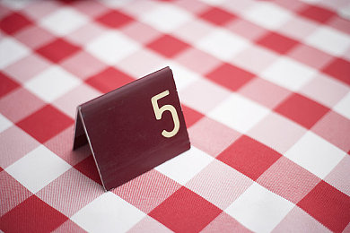 我把亲女破了处|“惊世性能,环保设计,独特营销:某知名品牌新车型上市首月销量破万,成为市场焦点”-2