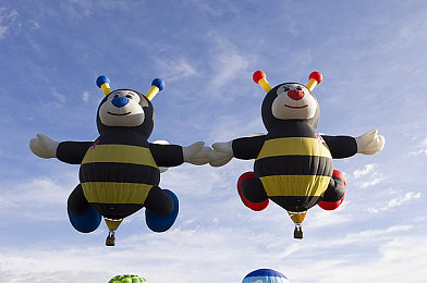 西西444WWW无码大胆|未来科技引领,环保智能新贵:全新概念车型惊艳亮相,引领汽车行业新潮流-3