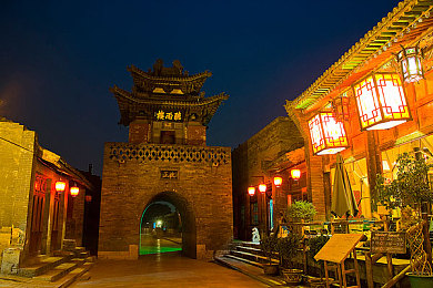 打扑克又叫又疼下载|激情赛道,红色赛车手张强勇夺亚军,赛车盛宴展现速度与激情-2