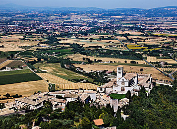 火影18十手游|手游元素融入汽车设计,"火影18十手游"跨界车型引领科技潮流-4