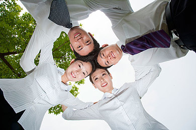 外卖小哥吃大鲜肉的logo｜“跨界融合，汽车外卖新logo引热议，携手共创便捷未来”-2