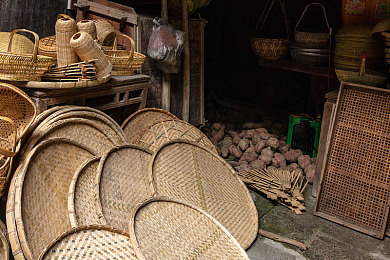 打扑牌两个人剧烈运动｜速度与激情巅峰对决：全新高性能跑车赛场上演绎惊心动魄的较量-3