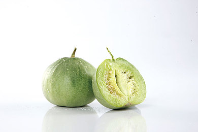 巜商务旅行女老板戴绿色帽子｜女老板绿色帽风采：时尚出行倡导环保，汽车行业女性力量崛起-4