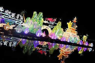 幸福宝8008隐藏读书章节｜惊喜连连！幸福宝8008新SUV曝隐藏功能，360度全景影像助安全驾驶-2