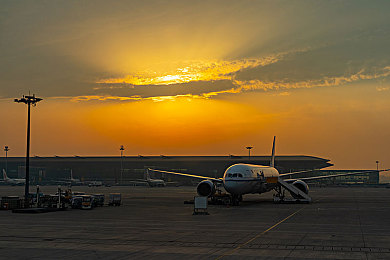 juliaAnn与一群黑人HD｜豪华车型HD惊艳亮相，黑人团队体验盛赞，国产汽车实力崛起引国际关注-2