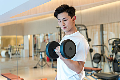 黄色软件a｜智能驾驶新篇章：引领未来出行潮流的智能辅助系统革新-4