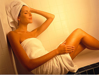 老师用刷子刷学生脚底心作文｜汽车新突破：智能脚底清洁系统，革新驾驶体验-2