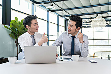 老头猛吸女大学奶头|“自然灵感撞创意火花,奶嘴形进气格栅引领汽车设计新潮流”-2