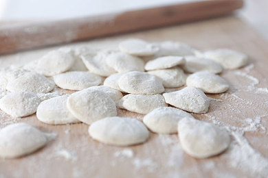 国产乱人｜性能卓越价格亲民，国产中型SUV新秀引关注：油耗仅7.5L！-1