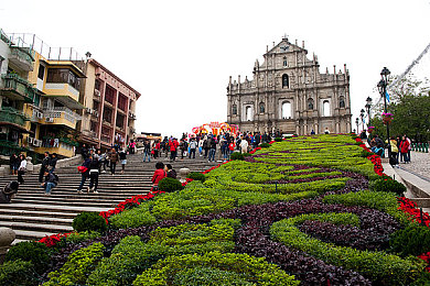 男人和女人一起差差差app｜汽车生活新篇章：社交导航两不误，创新应用引领潮流-4