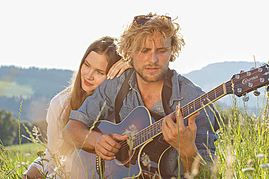 大肉大捧一进一出原声带｜汽车市场新宠来袭：极致音效与卓越性能并存，全新车型震撼上市-1