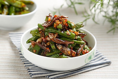 艳星Brandi熟妇办公室｜艳星代言新能源汽车企业，助力行业蓬勃发展，环保出行新亮点瞩目-1