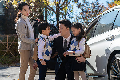 男生和女生一起差差差的app｜“社交新风尚，汽车行业焕新颜：互动平台助力汽车品牌拓展市场”-2