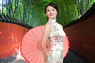 男生把小困困进女生困里视频｜短视频热议背后：汽车安全、智能与环保性能创新引领行业新趋势-1