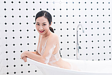 黑人超大超长    女｜“独特设计、卓越性能，女性专属超长车型即将上市，引发市场期待！”-1