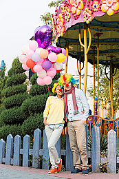 外国人打扑克不盖被子|独具匠心设计,卓越性能加持:“外国人打扑克”SUV引领市场潮流-1