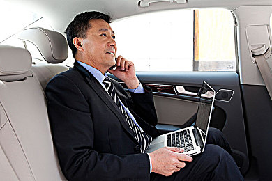 13岁戴紫色面具的小女孩|“紫色梦想照进现实:13岁女孩众筹汽车引关注,环保与创新并重”-2