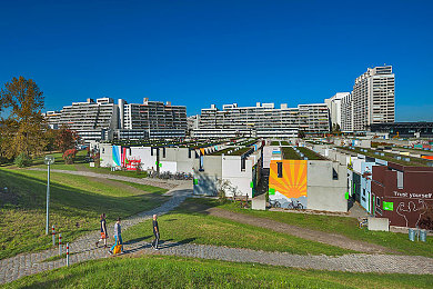 美女憋尿网站秘｜“新能源驱动，智能安全护航：创新未来，汽车文化新篇章”-1