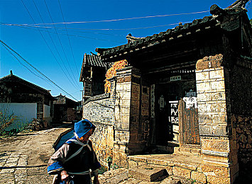 大肉大捧一进一出原声带｜汽车市场新宠来袭：极致音效与卓越性能并存，全新车型震撼上市-5