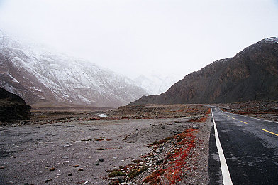 娇妻黑舞厅被3p|豪华车刮擦风波:道德挑战下的汽车性能与口碑考验-3