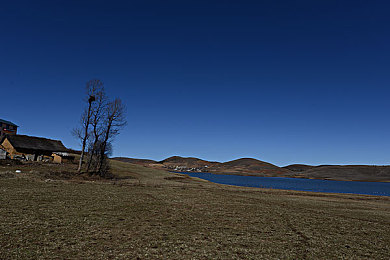 双手攀上两座山峰|某知名汽车品牌双峰齐攀,动力智能环保三合一创领未来驾乘体验-4