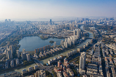 juliaann与小伙子内射｜未来科技与操控激情：JULIAANN引领年轻潮流，成为梦想座驾首选-2